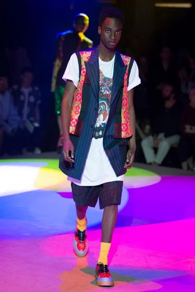 Look 32
